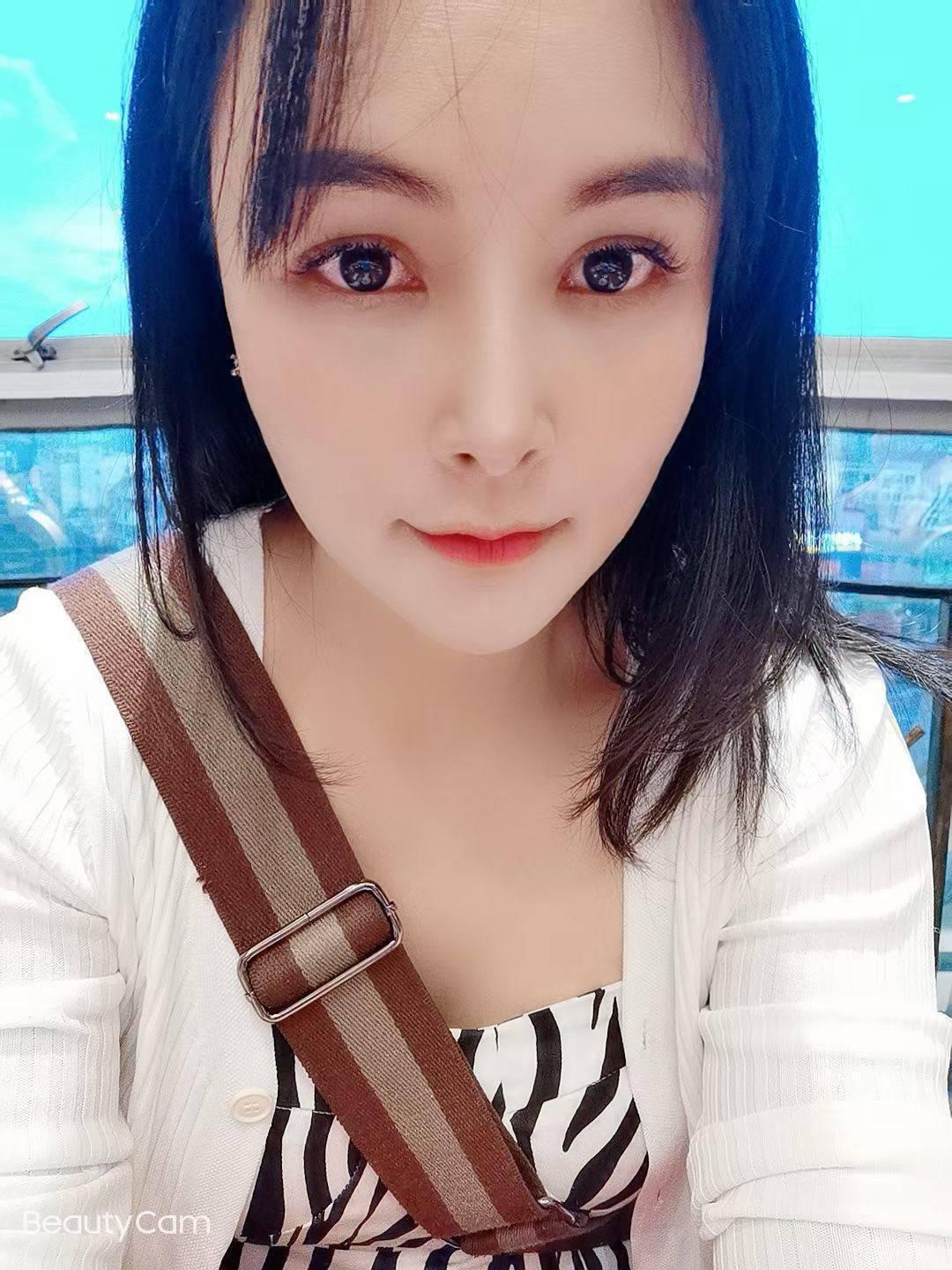 sao的很，屁股胸特别大，还没干底下湿了一片