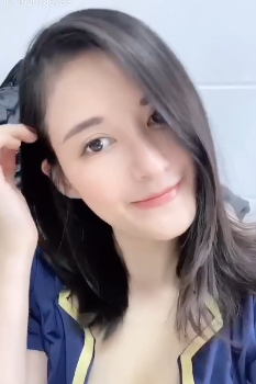 真实美女  皮肤白皙  而且很健谈