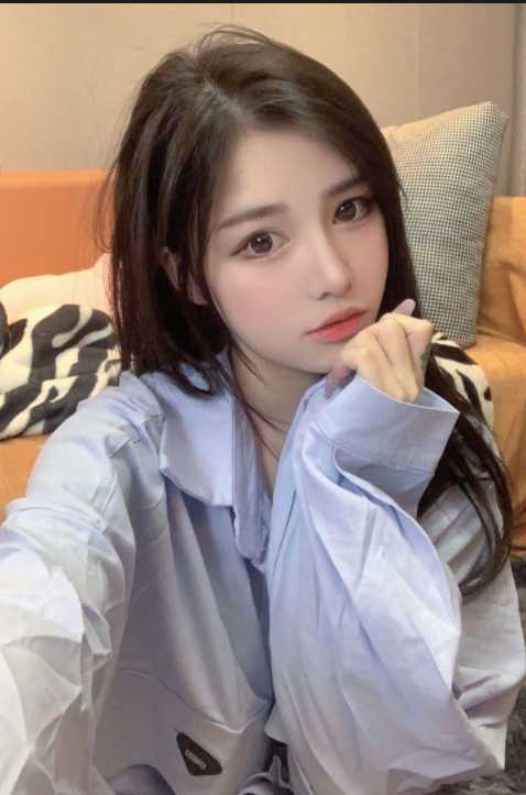 新来兼职小妹极媚极sao，看似清纯 实则sao货 水超多年轻漂亮